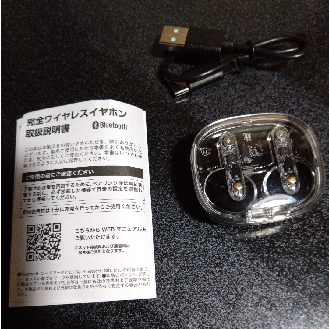 DAISO(ダイソー)のダイソー スケルトン イヤホン ワイヤレス スマホ/家電/カメラのオーディオ機器(ヘッドフォン/イヤフォン)の商品写真