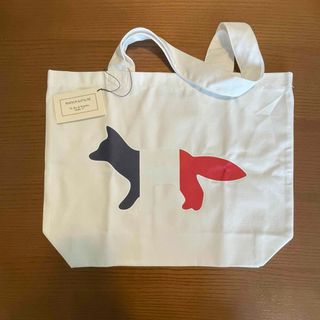 MAISON KITSUNE'(トートバッグ)のフリマアイテム一覧 MAISON KITSUNE'(トートバッグ)のフリマアイテム一覧