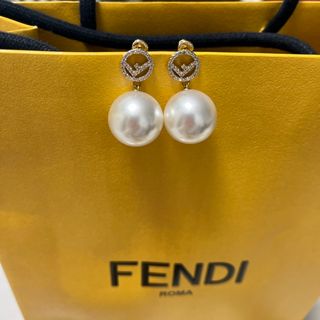 FENDI(ピアス)のフリマアイテム一覧 FENDI(ピアス)のフリマアイテム一覧