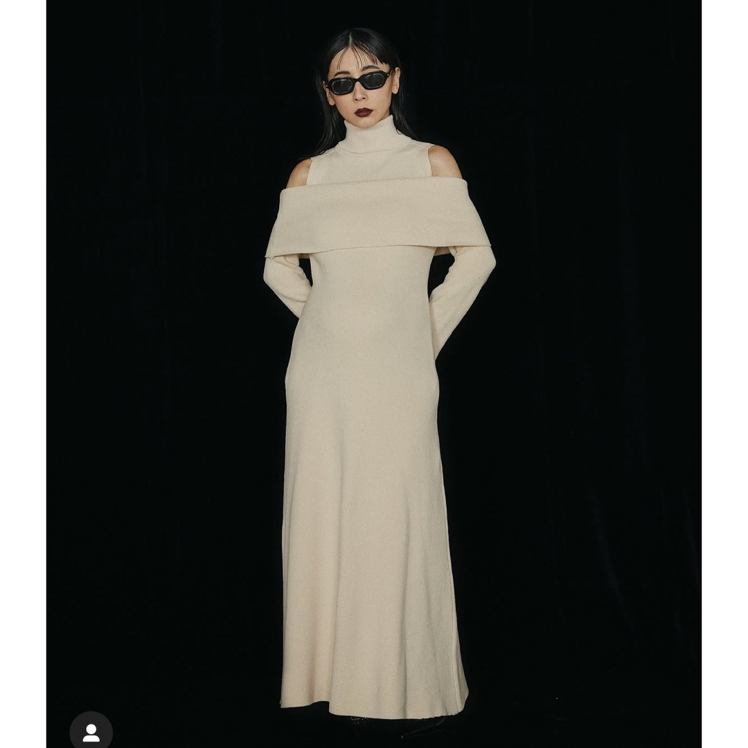 Ameri VINTAGE(アメリヴィンテージ)のUND OFF SHOULDER KNIT DRESS レディースのワンピース(ロングワンピース/マキシワンピース)の商品写真