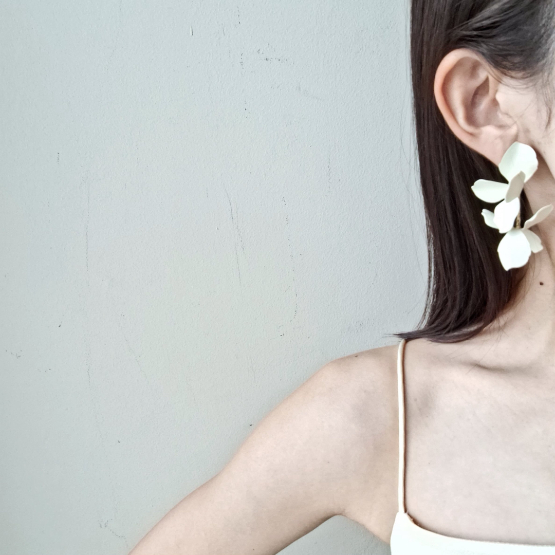 emma accessory white flowerピアス ゴールド | フリマアプリ ラクマ emma accessory white flowerピアス ゴールド | フリマアプリ ラクマ