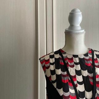 PRADA(シャツ/ブラウス(半袖/袖なし))のフリマアイテム一覧 PRADA(シャツ/ブラウス(半袖/袖なし))のフリマアイテム一覧