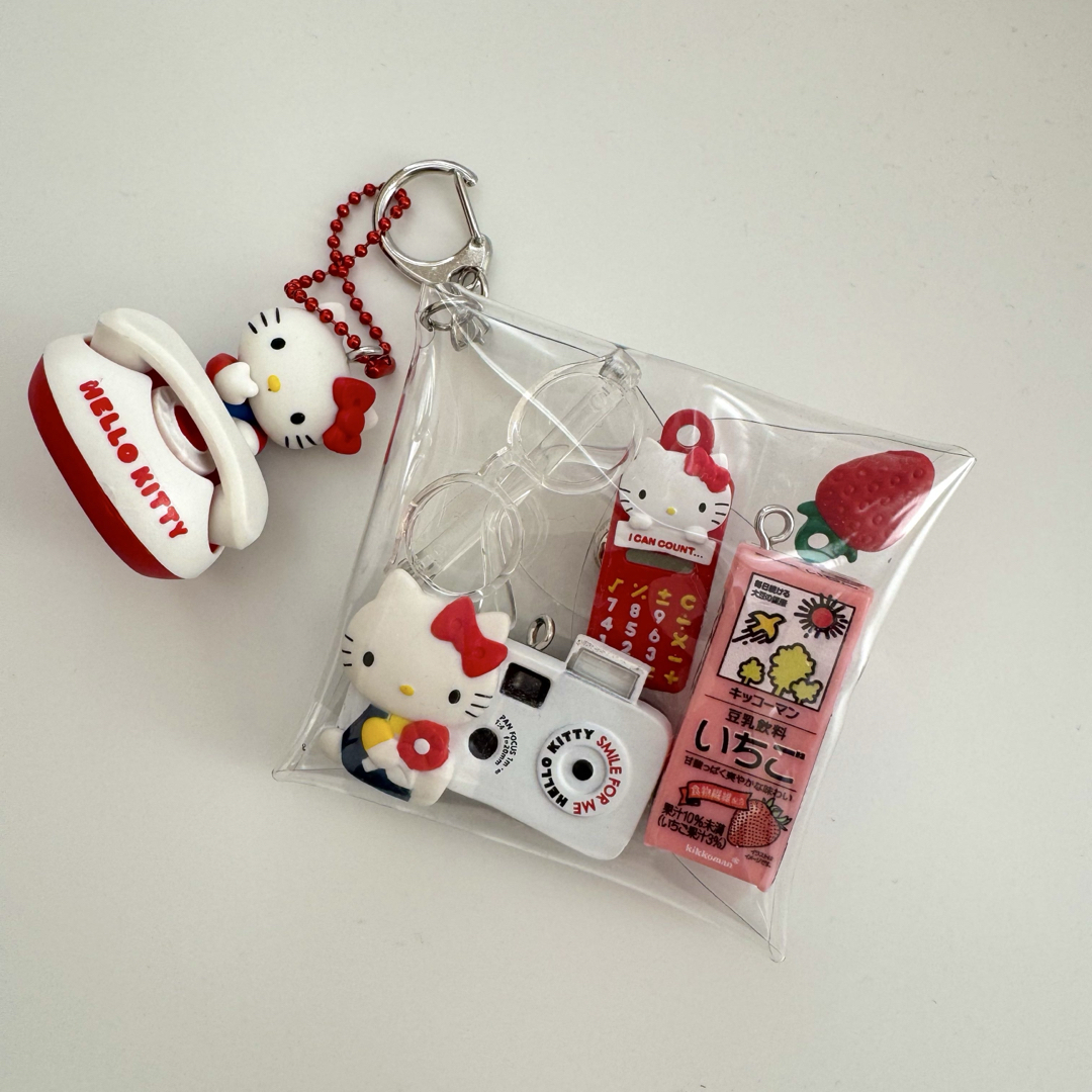 ハローキティ ガチャ詰めポーチ レッド ピンク エンタメ/ホビーのおもちゃ/ぬいぐるみ(キャラクターグッズ)の商品写真
