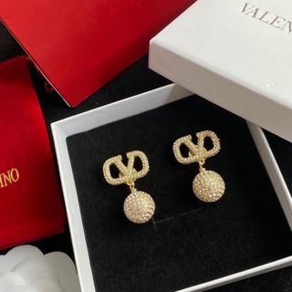 VALENTINO(ピアス ・ ゴールド/金色系)のフリマアイテム一覧 VALENTINO(ピアス ・ ゴールド/金色系)のフリマアイテム一覧