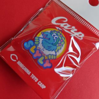 ヒロシマトウヨウカープ(広島東洋カープ)のカープスラィリーピンバッジ！新グッズ！おまけ付き♪(応援グッズ)