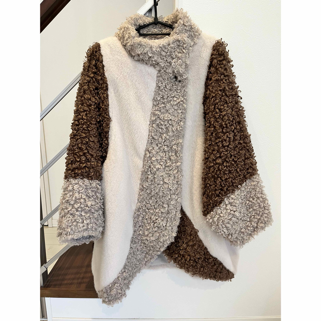 J1U by LA BELLE ETUDE（ジユウバイラベルエチュード）の「MIXボリュームファーコート（その他アウター）」 - WEAR