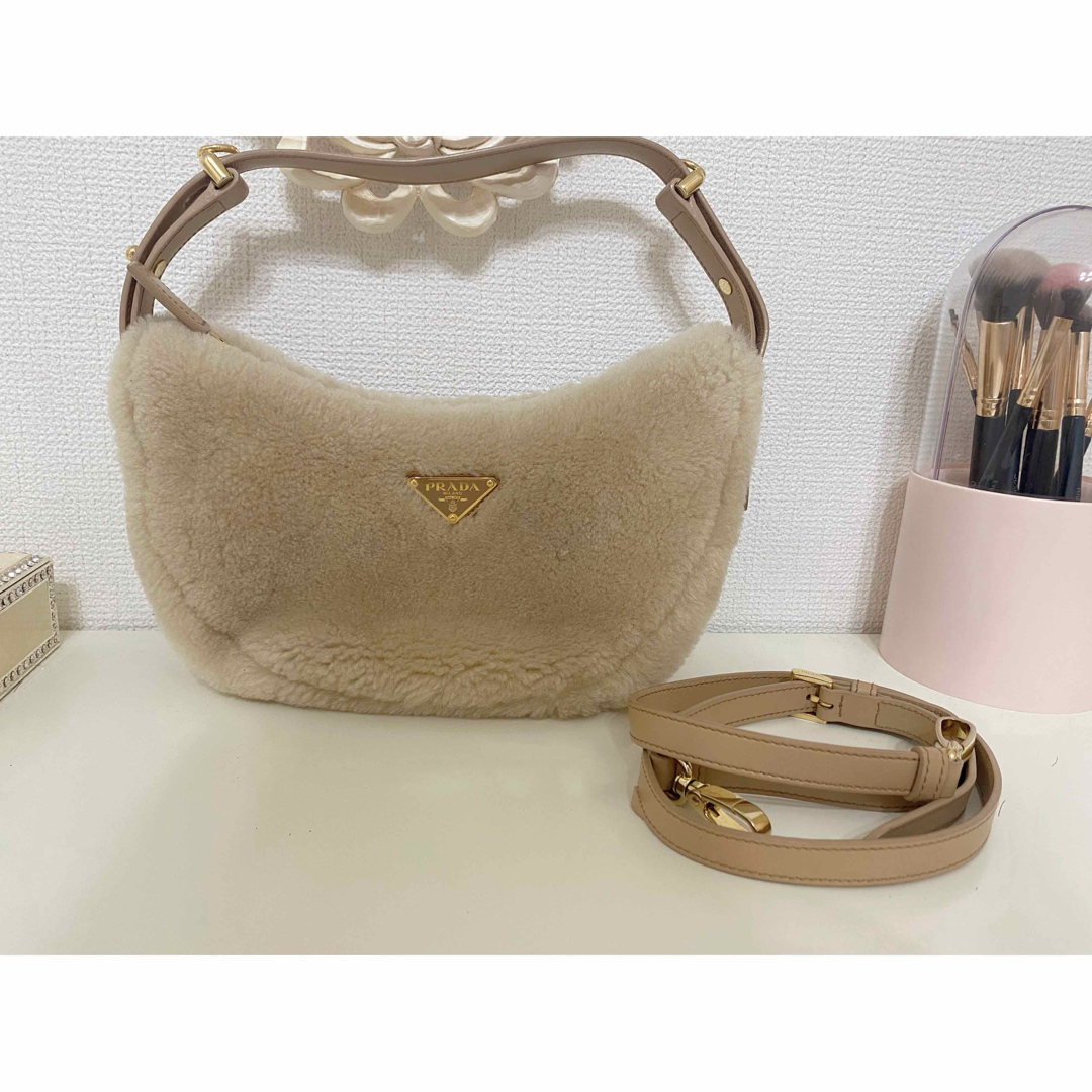 PRADA プラダ アーケ シアリングxレザー ショルダーバッグ PRADA - プラダ アーケ シアリングxレザー ショルダーバッグの