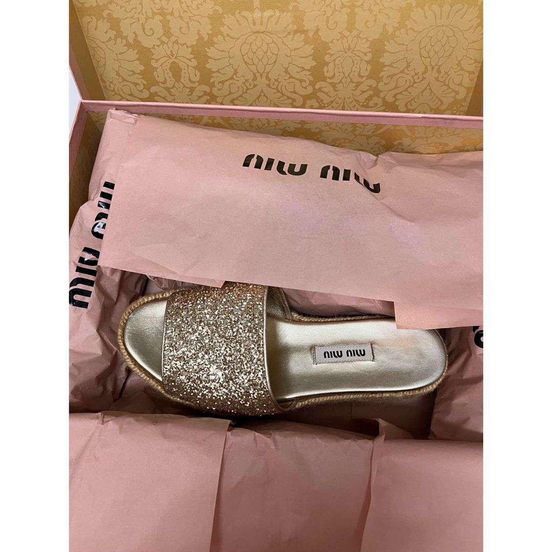 綺麗】サンダル ロゴ ソール クロス グリッター シルバー miumiu 綺麗】サンダル ロゴ ソール クロス グリッター シルバー miumiu