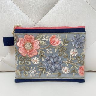 インド刺繍リボン　フラットポーチ　ネイビー　ファスナー14㎝ ハンドメイド(ポーチ)