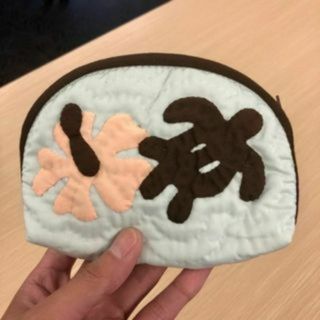 ［正規品］コスメポーチ♡ホヌ＆ハイビスカス ♡ミントブルー♡ハワイアンキルト(ポーチ)