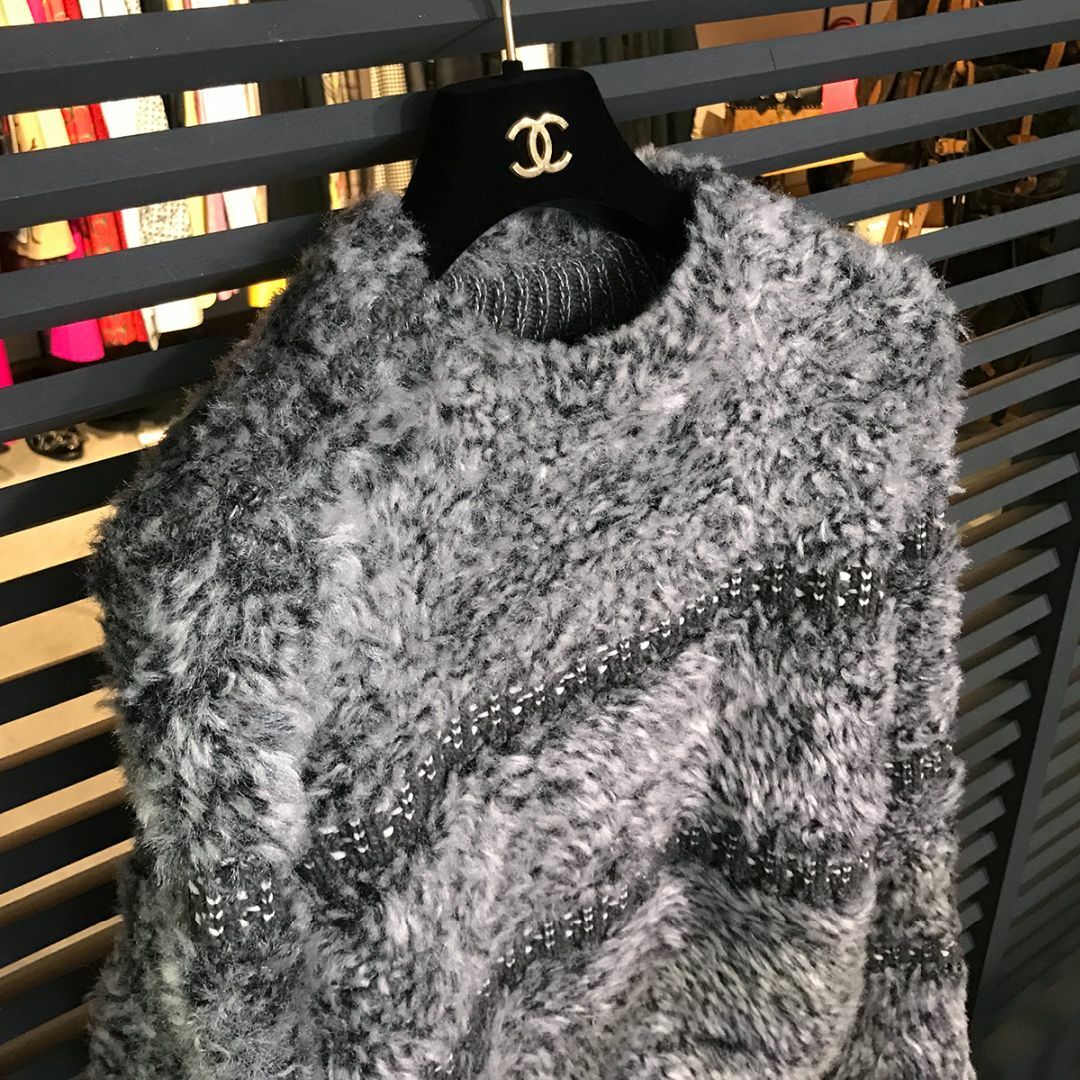 CHANEL - 新品同様 シャネル カシミヤ混 長袖 クルーネック CHANEL - 新品同様 シャネル カシミヤ混 長袖 クルーネック