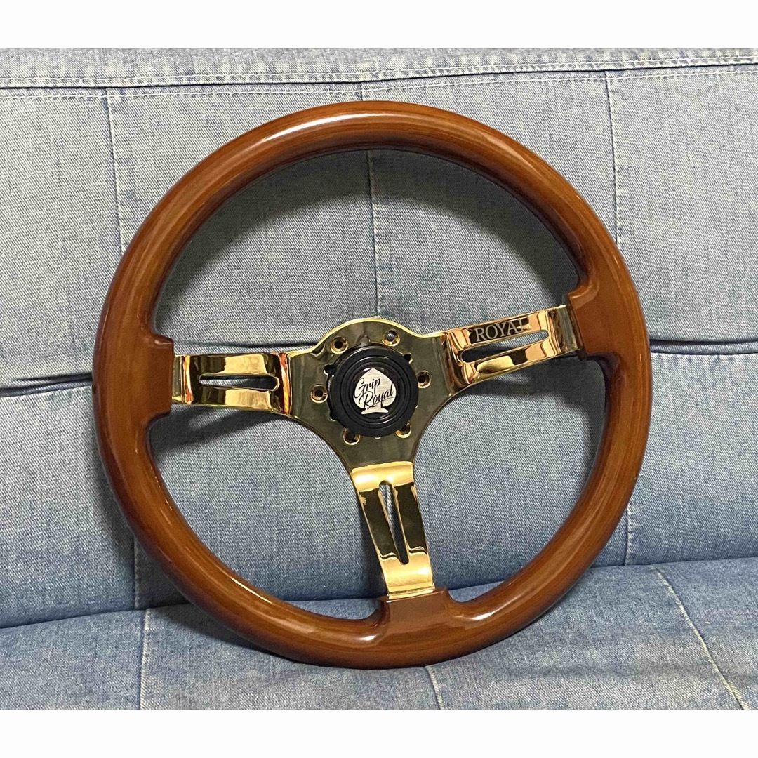 美品 Grip Royal ステアリング350mm 即納 グリップロイヤルの 美品 Grip Royal ステアリング350mm 即納 グリップロイヤルの