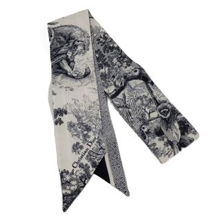 Christian Dior - Dior 花柄 シルクスカーフ 大判 箱入りの通販 Christian Dior - Dior 花柄 シルクスカーフ 大判 箱入りの通販