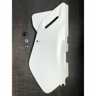 スズキ(スズキ)のスズキ 純正 DR650 カバー フレーム 左 ホワイト ビス クッションセット(パーツ)