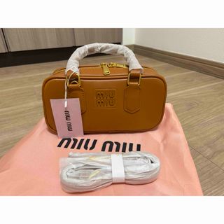 MIU MIU(ショルダーバッグ ・ ブラウン/茶色系)のフリマ MIU MIU(ショルダーバッグ ・ ブラウン/茶色系)のフリマ