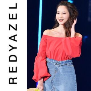 レディアゼル(REDYAZEL)の新品未使用🎀バックリボンオフショルブラウス 赤(シャツ/ブラウス(長袖/七分))