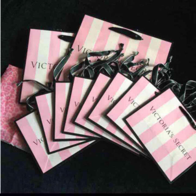 Victoria's Secret(ヴィクトリアズシークレット)の♡ヴィクトリアシークレットのショップ袋10点とラッピングペーパー♡4/5発送 レディースのバッグ(ショップ袋)の商品写真