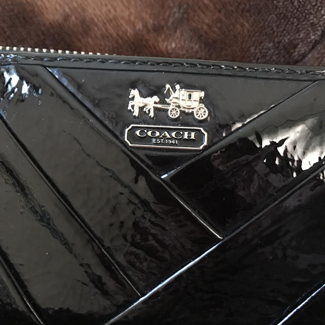 COACH(コーチ)のCOACH 黒エナメル長財布 レディースのファッション小物(財布)の商品写真