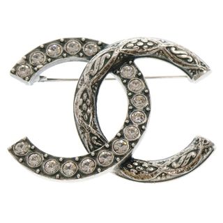 シャネル(CHANEL)のCHANEL シャネル I24 A ココマーク ラインストーン メタルアンティークブローチ シルバー(その他)