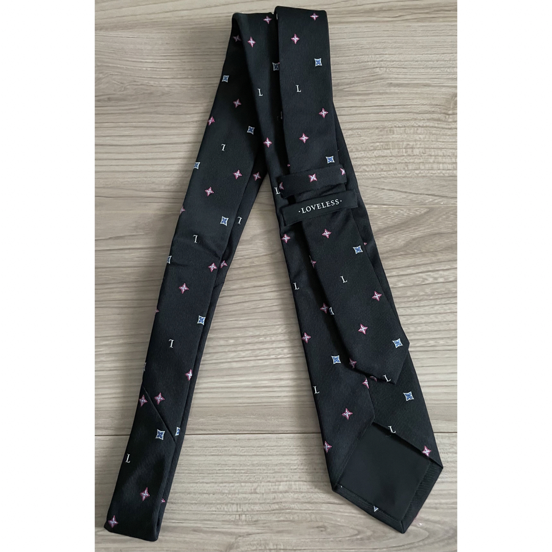 LOVELESS(ラブレス)のLOVELLESS 黒 ネクタイ 星と四角のデザイン　美品 メンズのファッション小物(ネクタイ)の商品写真