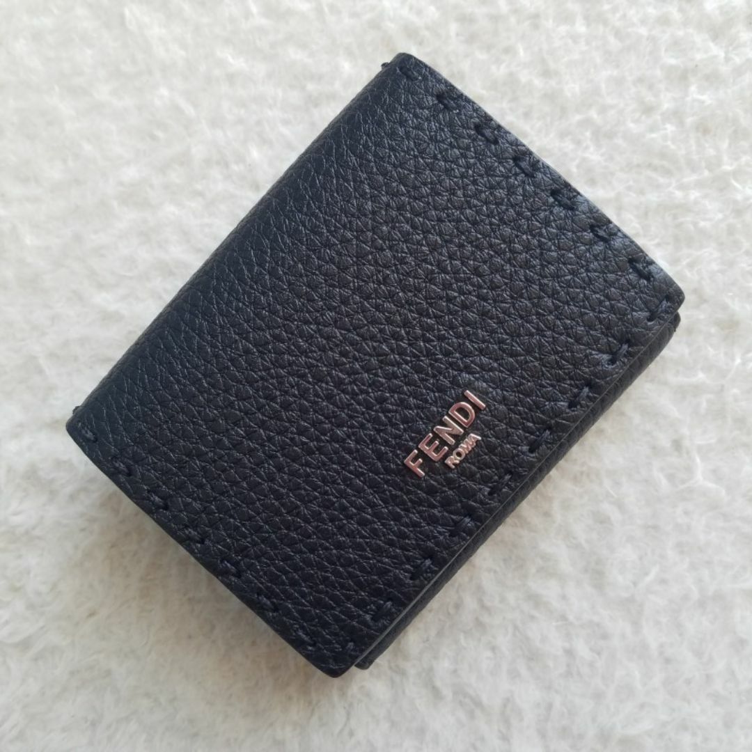 FENDI セレリア 三つ折り財布 コンパクトウォレット レザー シボ FENDI セレリア 三つ折り財布 コンパクトウォレット レザー シボ