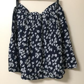 アバクロンビーアンドフィッチ(Abercrombie&Fitch)の【美品】アバクロ ネイビー 花柄フレアスカート Sサイズ(ミニスカート)