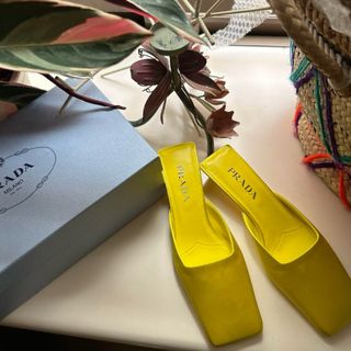 PRADA - 美品 PRADA プラダ レザー ポインテッドドゥ スリング PRADA - 美品 PRADA プラダ レザー ポインテッドドゥ スリング