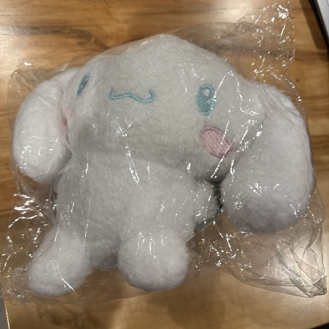 シナモロール(シナモロール)のシナモロール お座りぬいぐるみ ふんわり光るシリーズ エンタメ/ホビーのおもちゃ/ぬいぐるみ(ぬいぐるみ)の商品写真