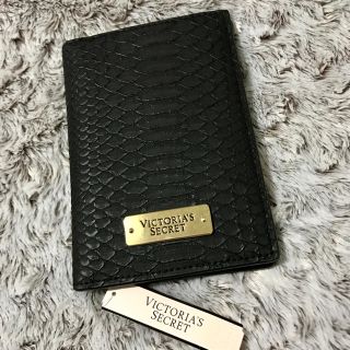 ヴィクトリアズシークレット(Victoria's Secret)のヴィクシー♡パスポートケース新品♡4/5発送(旅行用品)