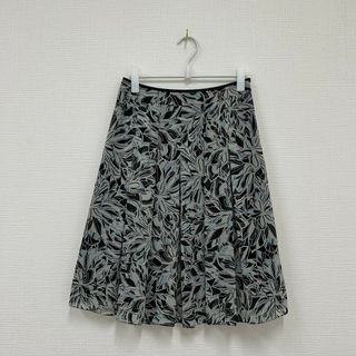 ポールスチュアート(Paul Stuart)の【Paul Stuart】ポールスチュアート　スカート　フレア　サイズ6　総柄　花柄　ブラック系　レディース(その他)
