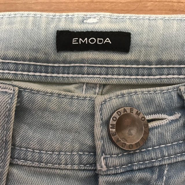 EMODA(エモダ)のスキニーデニム レディースのパンツ(スキニーパンツ)の商品写真
