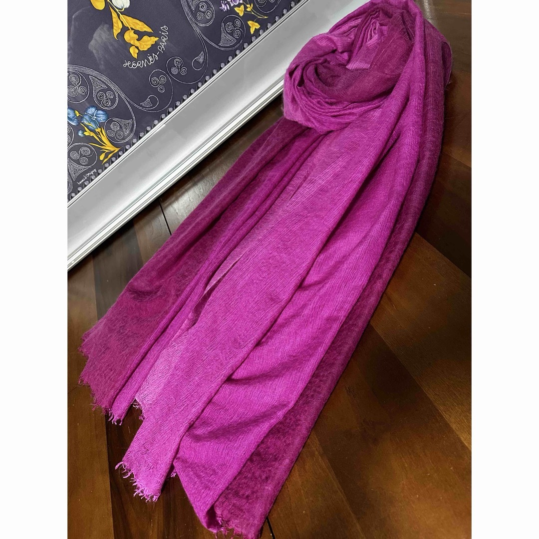 エルメス カシミア シルク ストール 薄手 ピンク系 難あり エルメス カシミア シルク ストール 薄手 ピンク系 難あり