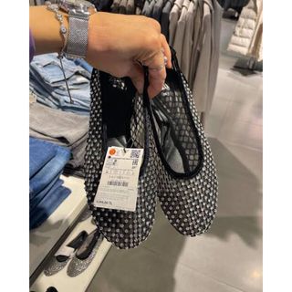 ZARA - 美品 zara ザラ アニマル柄 レザー フラットシューズ ZARA - 美品 zara ザラ アニマル柄 レザー フラットシューズ