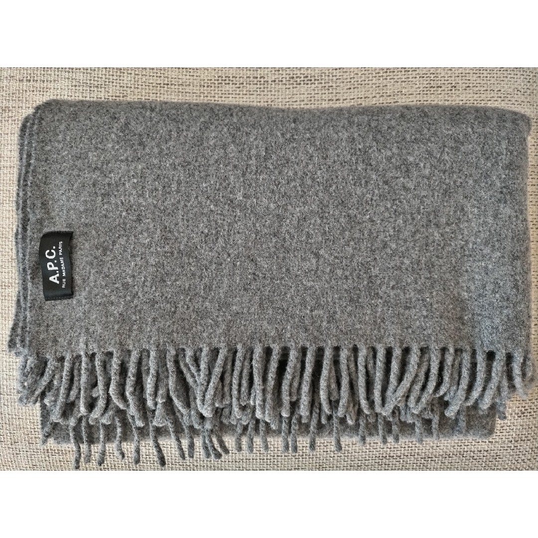A.P.C(アーペーセー)のapcストール(グレー、大判) レディースのファッション小物(ストール/パシュミナ)の商品写真