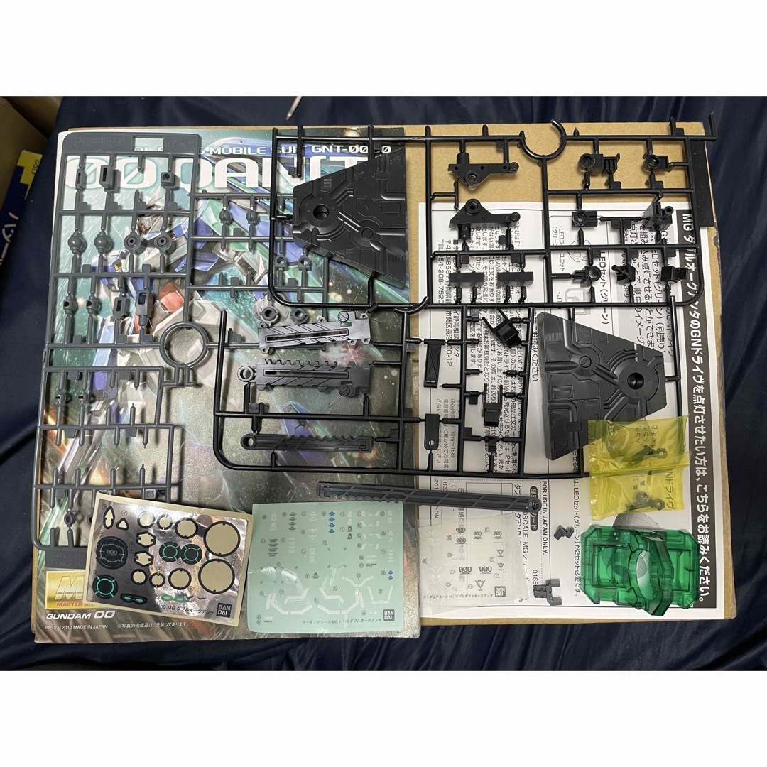 BANDAI(バンダイ)の【ジャンク】MG 1/100 ダブルオー クアンタ エンタメ/ホビーのおもちゃ/ぬいぐるみ(プラモデル)の商品写真