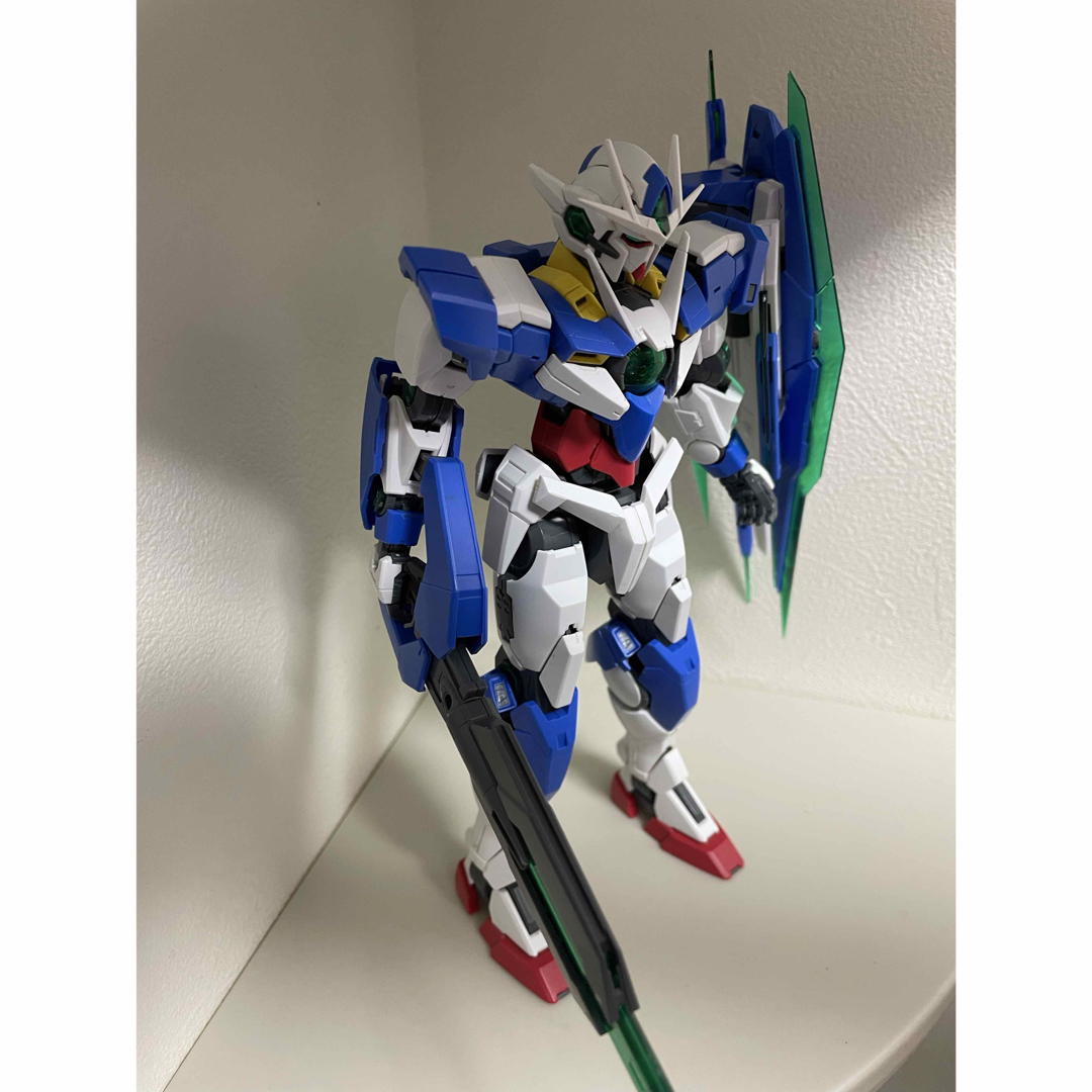 BANDAI(バンダイ)の【ジャンク】MG 1/100 ダブルオー クアンタ エンタメ/ホビーのおもちゃ/ぬいぐるみ(プラモデル)の商品写真