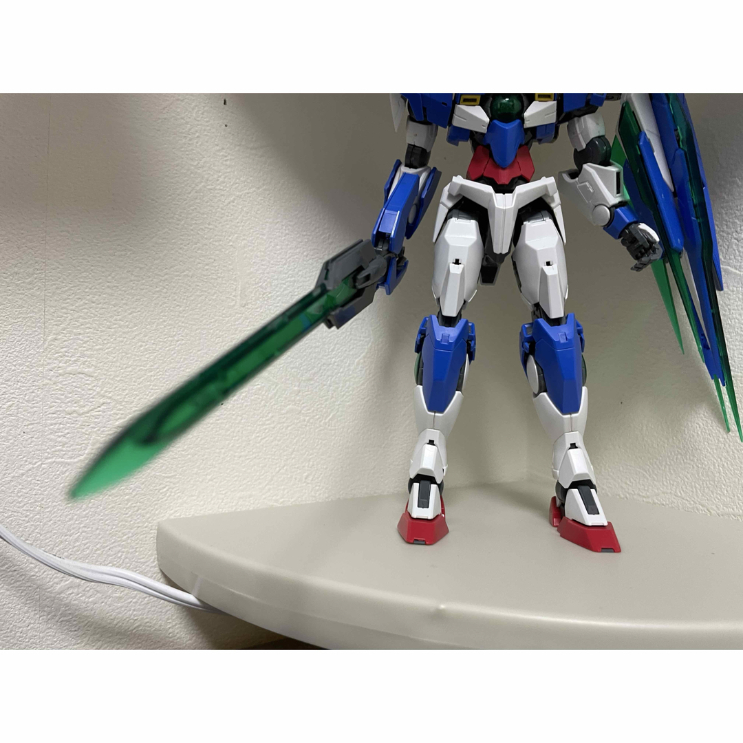BANDAI(バンダイ)の【ジャンク】MG 1/100 ダブルオー クアンタ エンタメ/ホビーのおもちゃ/ぬいぐるみ(プラモデル)の商品写真