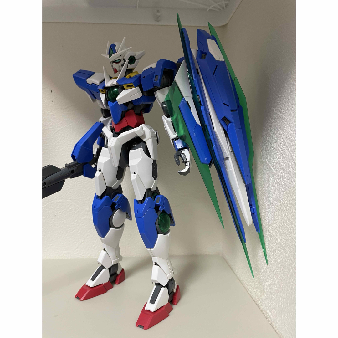 BANDAI(バンダイ)の【ジャンク】MG 1/100 ダブルオー クアンタ エンタメ/ホビーのおもちゃ/ぬいぐるみ(プラモデル)の商品写真