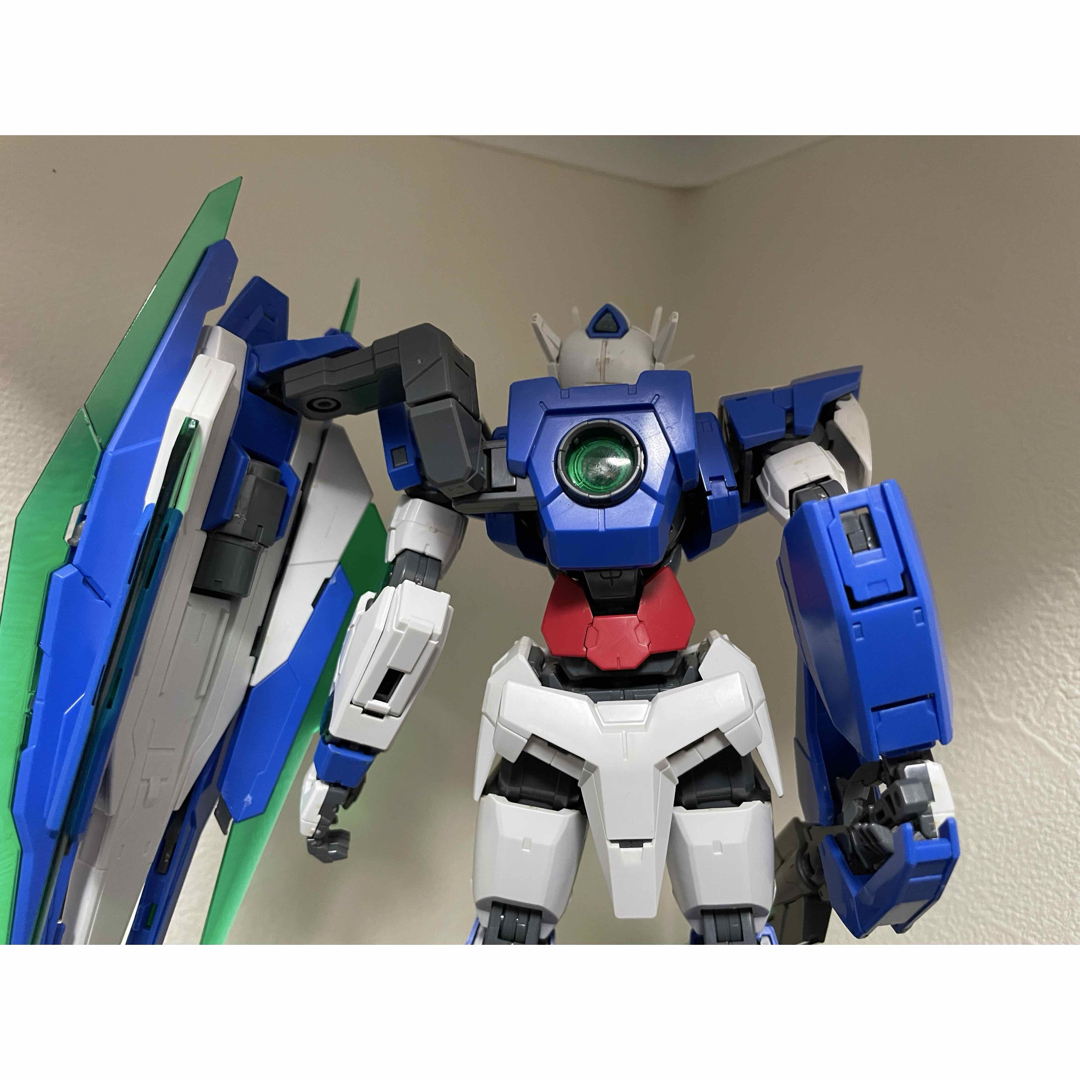 BANDAI(バンダイ)の【ジャンク】MG 1/100 ダブルオー クアンタ エンタメ/ホビーのおもちゃ/ぬいぐるみ(プラモデル)の商品写真
