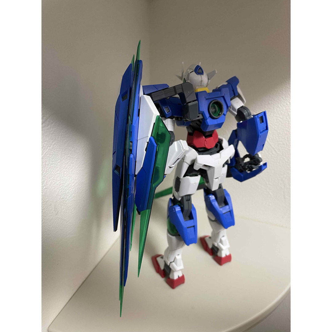 BANDAI(バンダイ)の【ジャンク】MG 1/100 ダブルオー クアンタ エンタメ/ホビーのおもちゃ/ぬいぐるみ(プラモデル)の商品写真