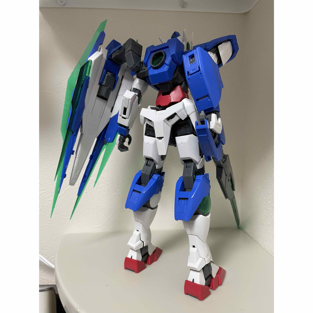 BANDAI(バンダイ)の【ジャンク】MG 1/100 ダブルオー クアンタ エンタメ/ホビーのおもちゃ/ぬいぐるみ(プラモデル)の商品写真