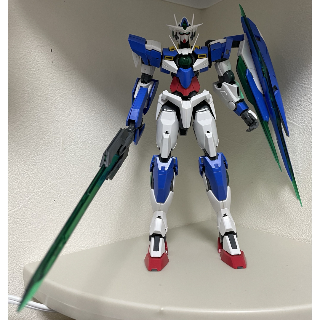 BANDAI(バンダイ)の【ジャンク】MG 1/100 ダブルオー クアンタ エンタメ/ホビーのおもちゃ/ぬいぐるみ(プラモデル)の商品写真