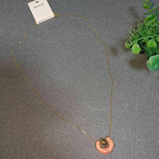 シューラルー(SHOO・LA・RUE)の✨タグ付き✨ シューラルー ユニークピンクペンダント ネックレス レディース(ネックレス)