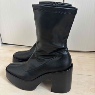 ZARA - ZARA トラックソール ロングブーツの通販 by i|ザラなら ZARA - ZARA トラックソール ロングブーツの通販 by i|ザラなら