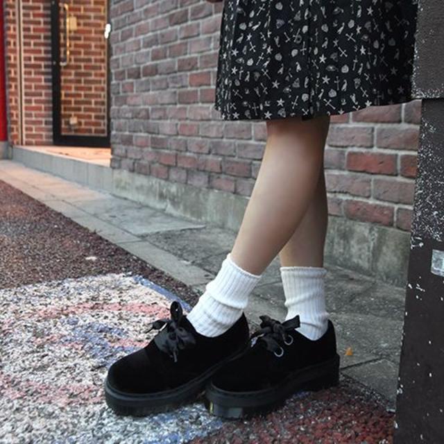 Dr.Martens(ドクターマーチン)の【あやち様専用】Dr.Martens HOLLY 黒 UK4 厚底 ベルベット レディースの靴/シューズ(ローファー/革靴)の商品写真