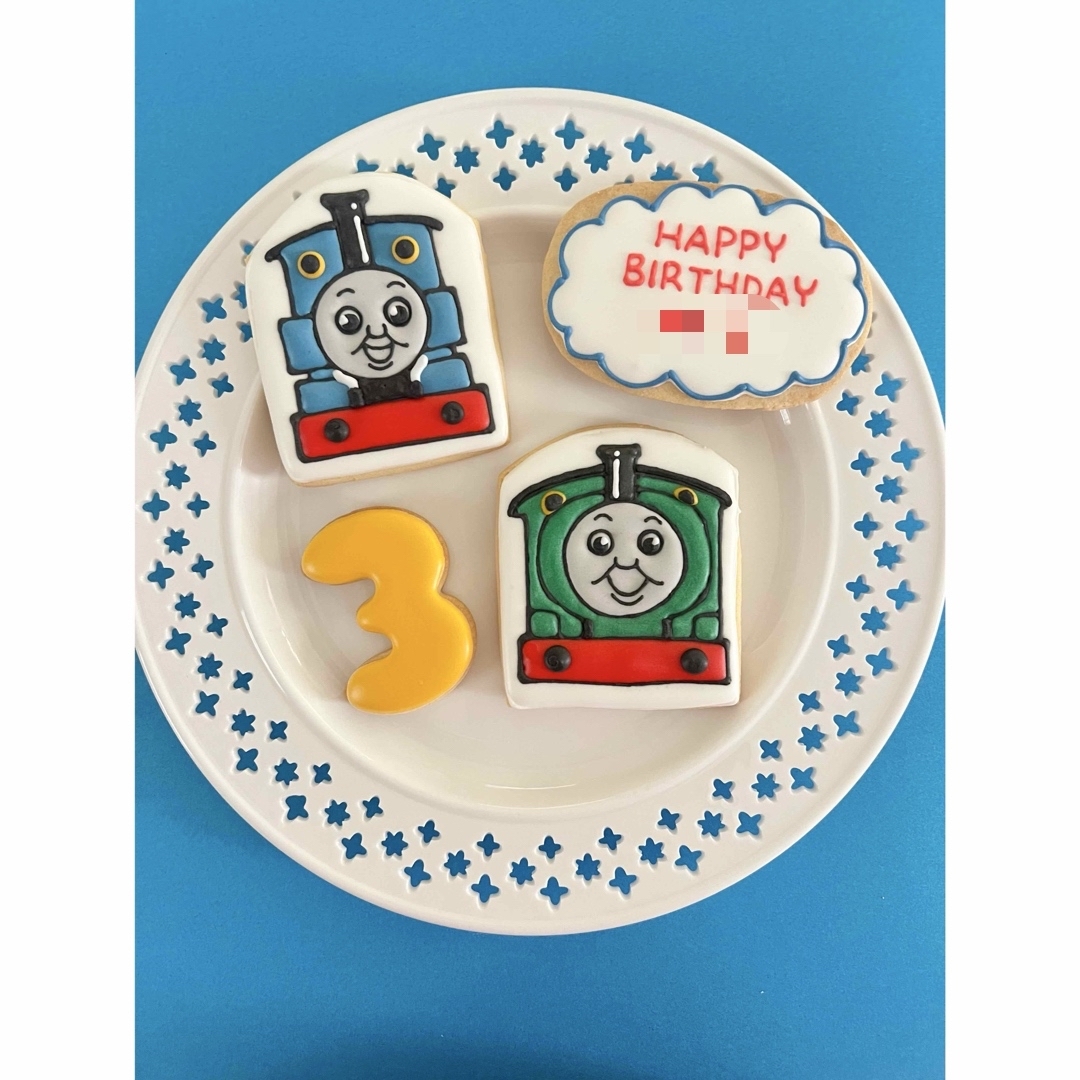 トーマス アイシングクッキー 食品/飲料/酒の食品(菓子/デザート)の商品写真