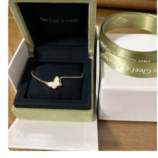Van Cleef & Arpels(ブレスレット/バングル ・ ホワイト/白色系 Van Cleef & Arpels(ブレスレット/バングル ・ ホワイト/白色系