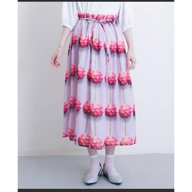 merlot(メルロー)のストライプフラワー柄スカート レディースのスカート(ひざ丈スカート)の商品写真