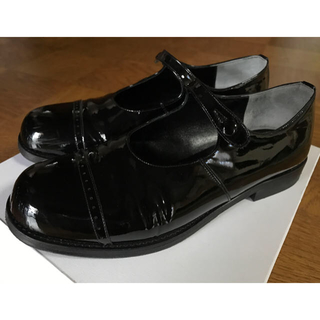 コムデギャルソン(COMME des GARCONS)のコムデギャルソンエナメルストラップシューズ(箱、ネイビー靴袋あり)(ローファー/革靴)