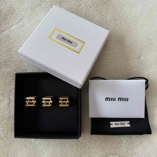 MIU MIU(ヘアアクセサリー ・ シルバー/銀色系)のフリマ MIU MIU(ヘアアクセサリー ・ シルバー/銀色系)のフリマ
